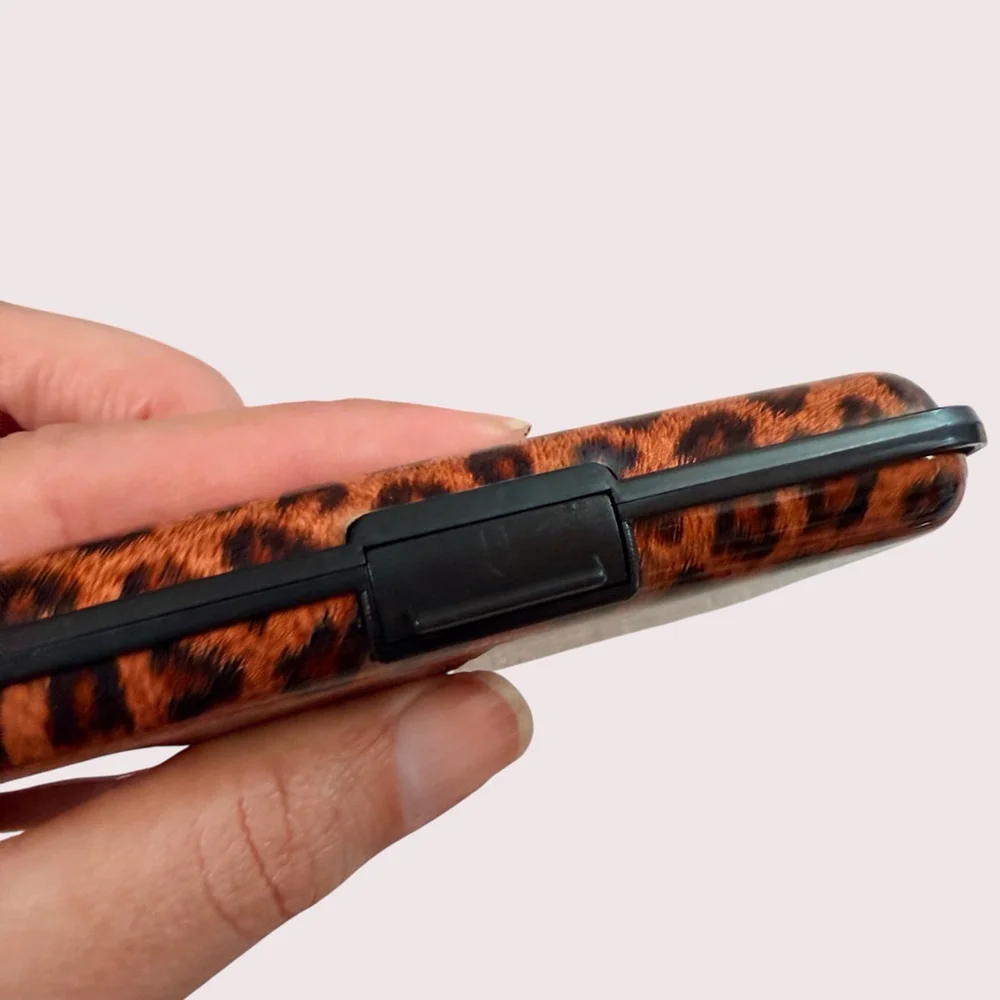 Leopard Print Hard Case Card Holder Wallet Accordion Organizer Card Caddy